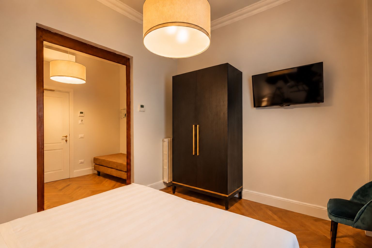 Junior Suite Fratelli Alinari — camera con letto e televisore