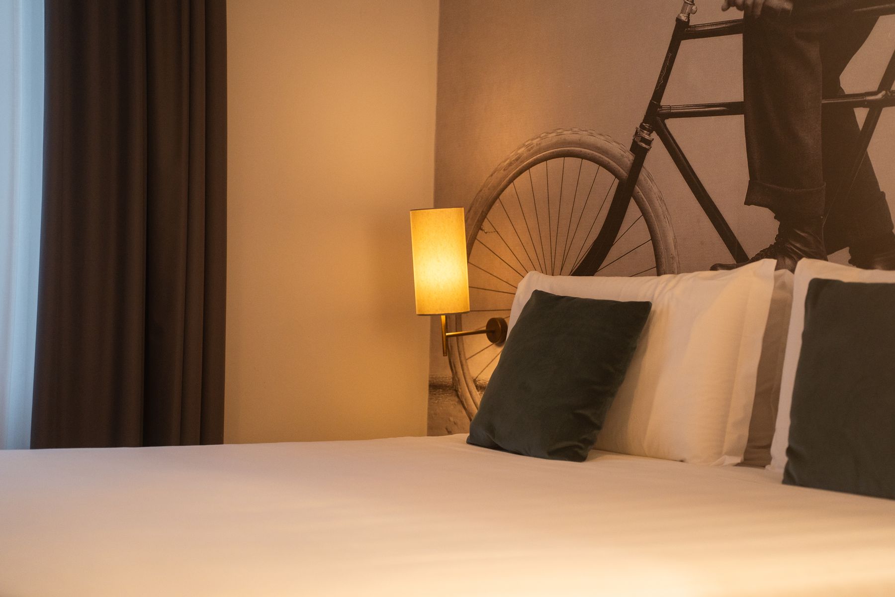 Junior Suite Fratelli Alinari — dettaglio del letto