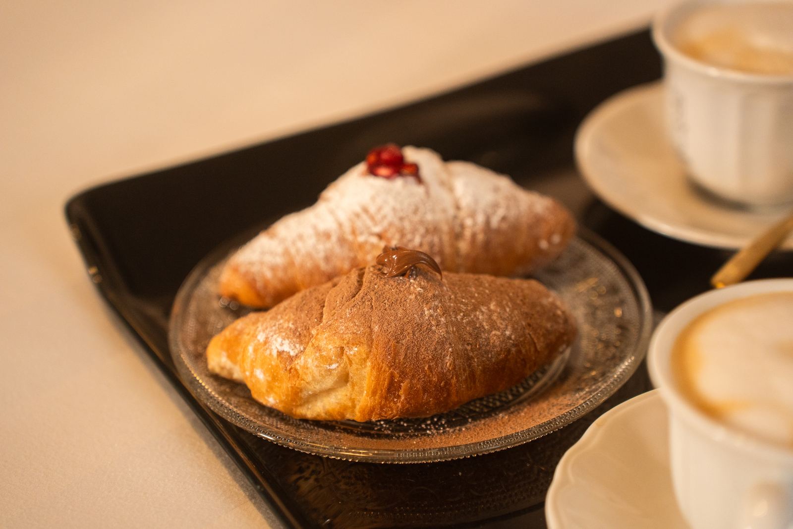 Cornetti farciti e cappuccino
