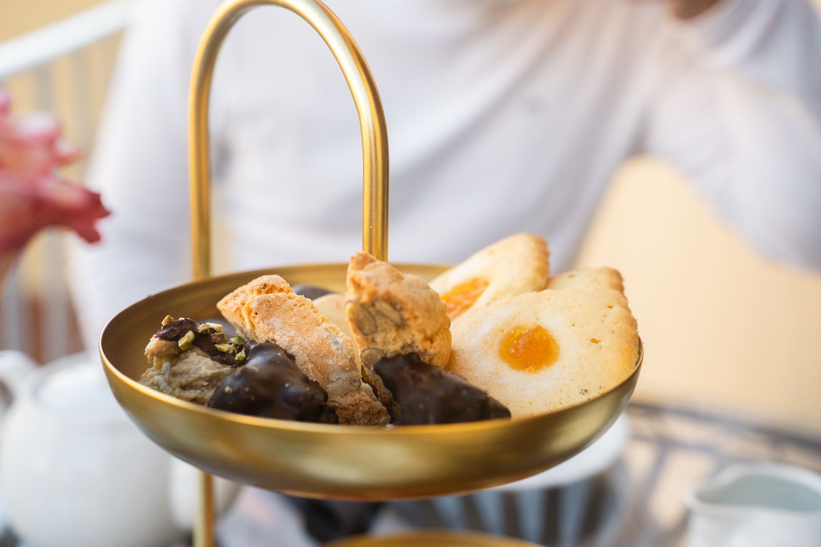 Alzatina con biscotti e pasticcini