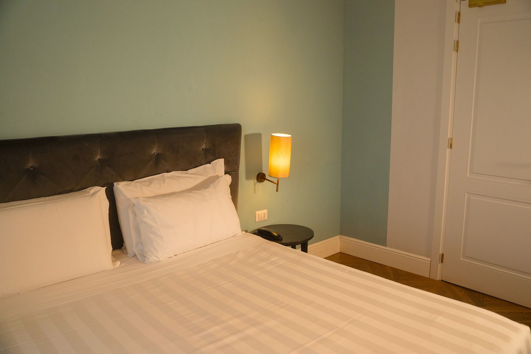 Camera Standard — letto e atmosfera raccolta